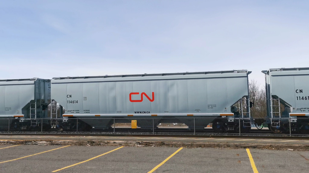 CN 114614